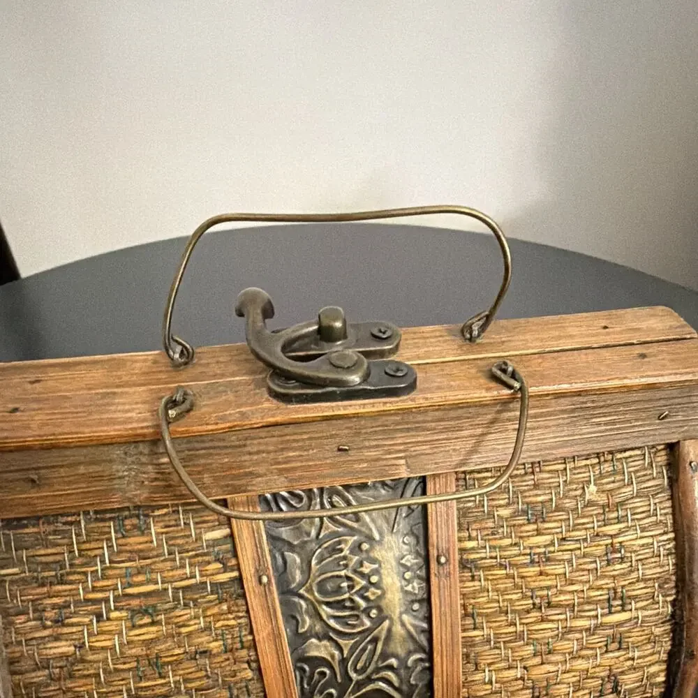 Vintage Wood & Wicker Lidded Storage Box w/ Floral Metal Panel & Latch